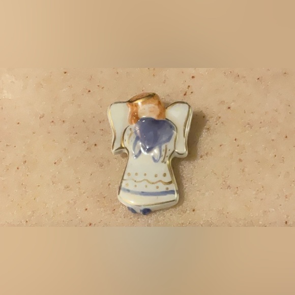 Abby Press Vintage ceramic porcelain angel brooch - Picture 1 of 2